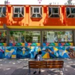 La fachada de Juventud acoge un nuevo mural inspirado en una obra de Carpe
