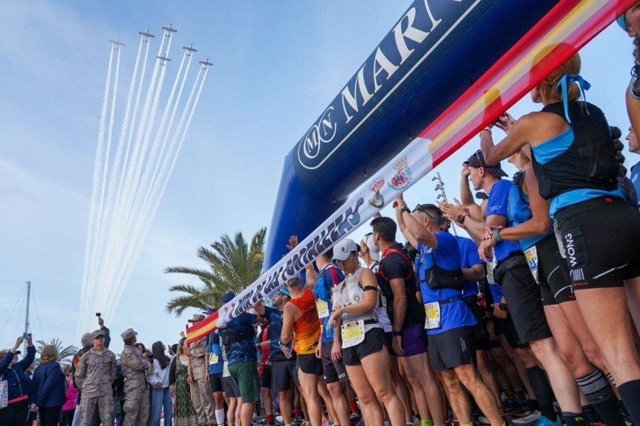 La Formación Mirlo surca el cielo cartagenero para dar la salida a la XV Ruta de las Fortalezas