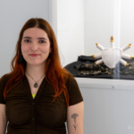 Candelaria Díaz explora su identidad artística a través de la tradición cristiana con su exposición ‘Letanías’