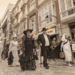 Cartagena revive su época modernista con un pasacalles por el casco histórico, visitas guiadas y exposiciones