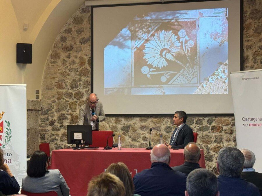 Impulsa Cartagena reivindica la Casa Llagostera como símbolo del modernismo y una deuda pendiente con el patrimonio 4 IMG 8850