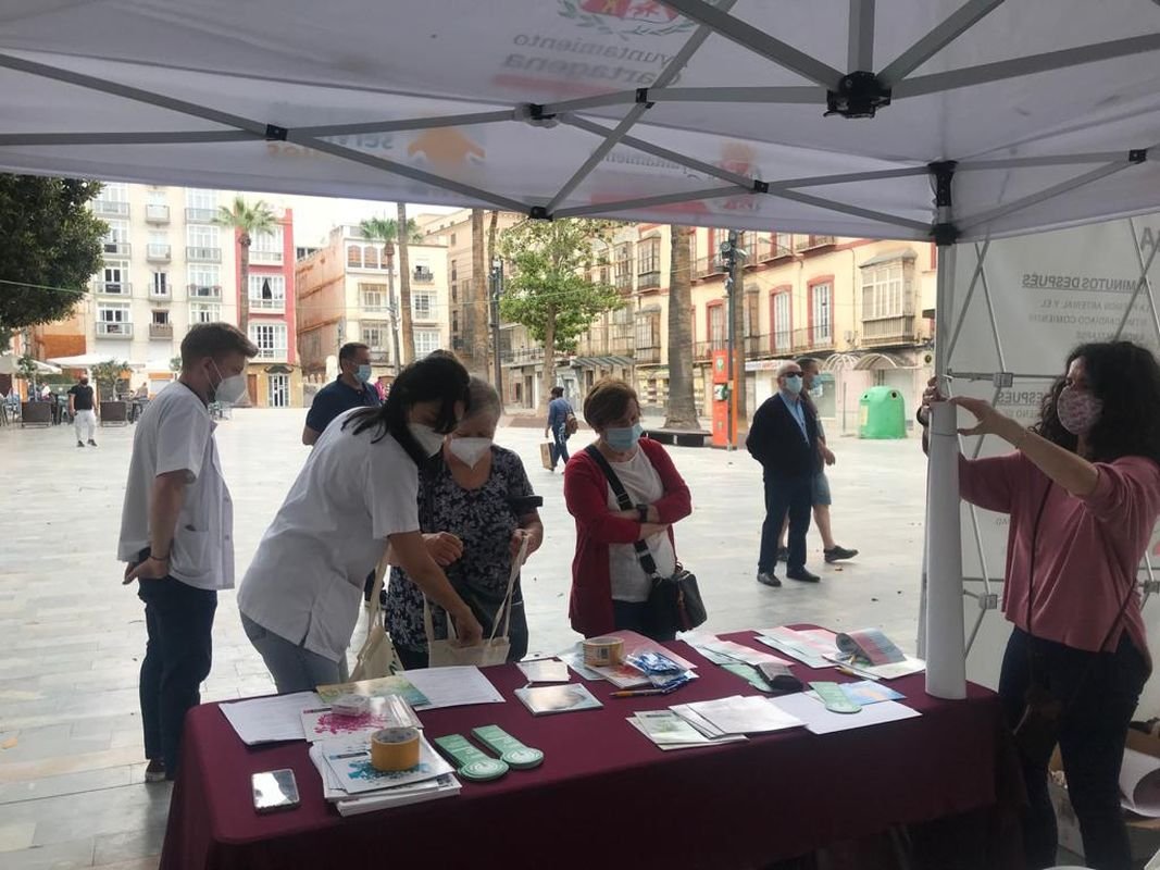 Cartagena combate el atractivo del tabaco con actividades para todas las edades 2 Stand de Servicios Sociales por el D?a Mundial Sin Tabaco.