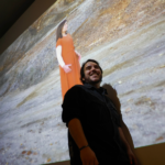 La exposición del cartagenero Fito Conesa y una performance musical dan el pistoletazo de salida a Mucho Más Mayo