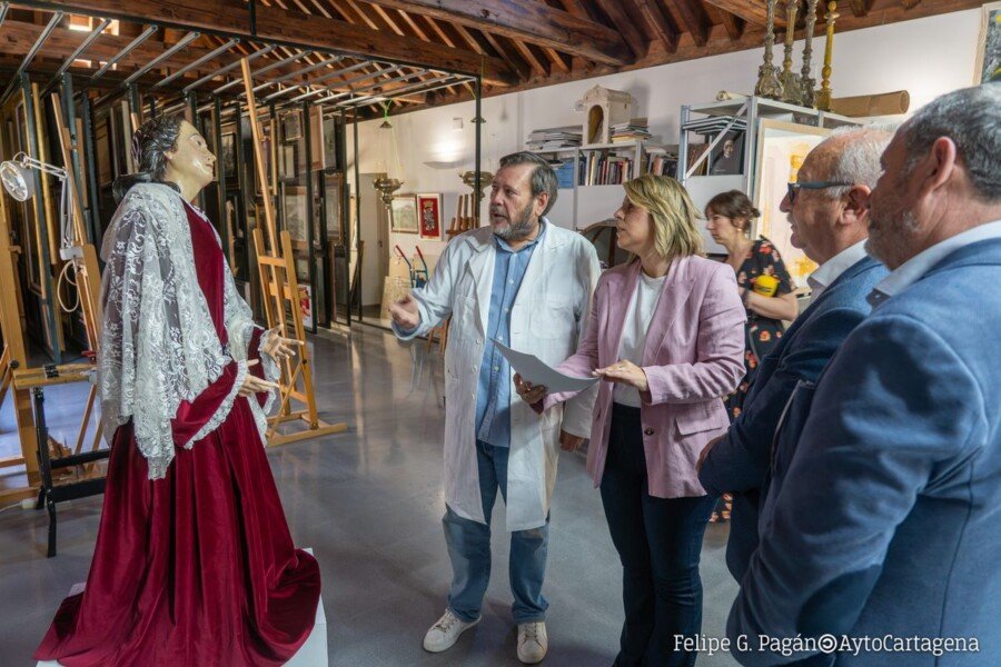 El Ayuntamiento y la Cofradía California completan la restauración de una imagen histórica de la Virgen del Primer Dolor 2 Restauraci?n de una imagen antigua de la Virgen del Primer Dolor