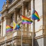 El Ayuntamiento iza la bandera arcoíris por el Día Internacional contra la LGTBIfobia