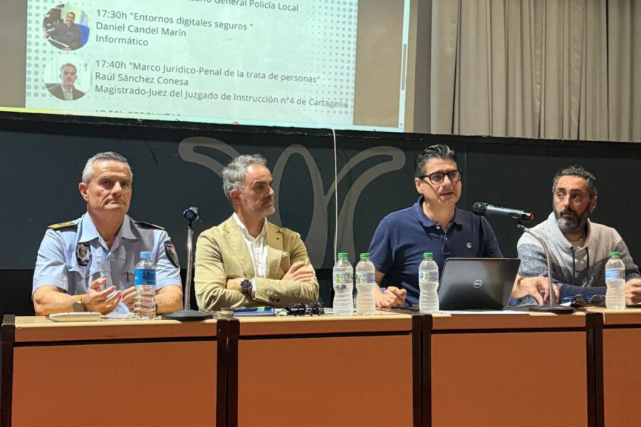 La ESPAC aborda el acoso escolar y la delincuencia juvenil en una jornada formativa