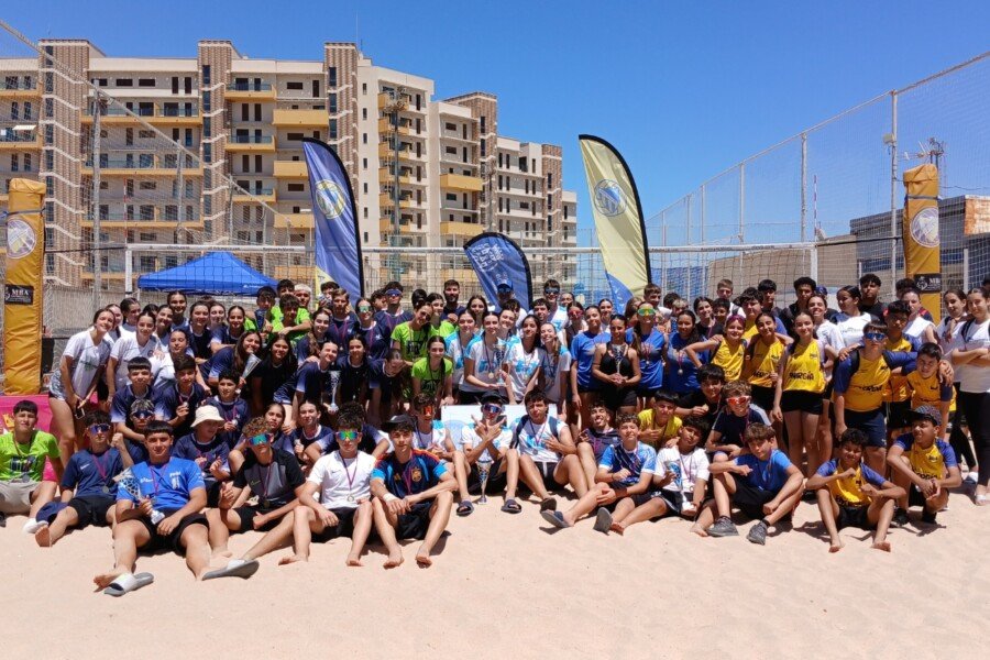 Triunfos de los institutos de La Manga y Los Dolores en vóley playa