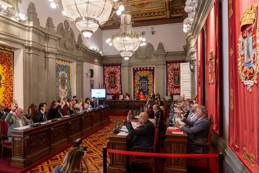 El pleno respalda por unanimidad la nominación de espacios públicos en homenaje a José Antonio Solano, Alfonso Conesa y Sebastián Ramallo