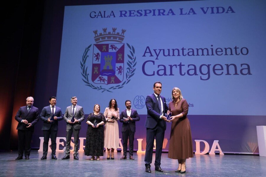 El Ayuntamiento es reconocido por su compromiso y solidaridad en la I Gala ‘Respira la Vida’