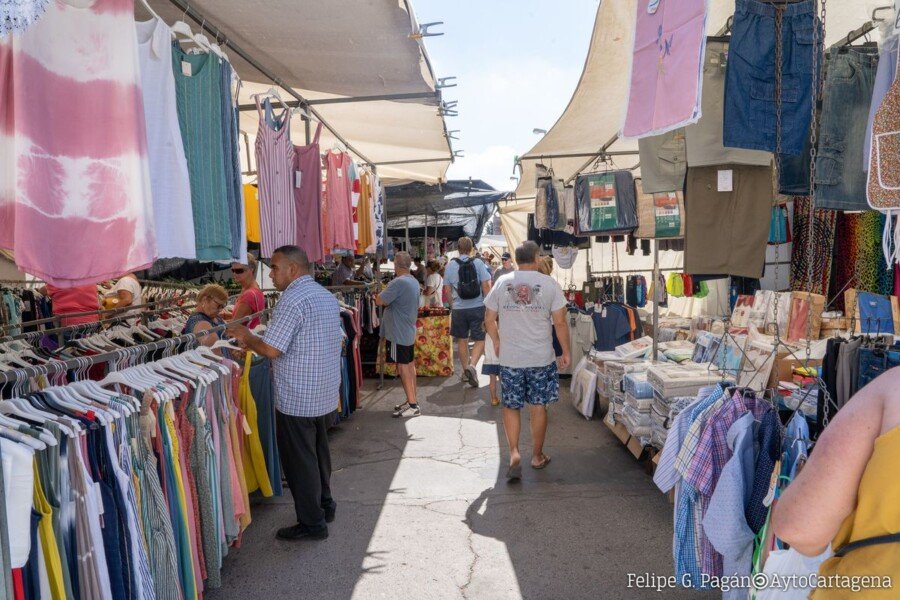 Los mercadillos semanales de El Albujón y Los Belones abrirán en la Festividad del Día de la Región