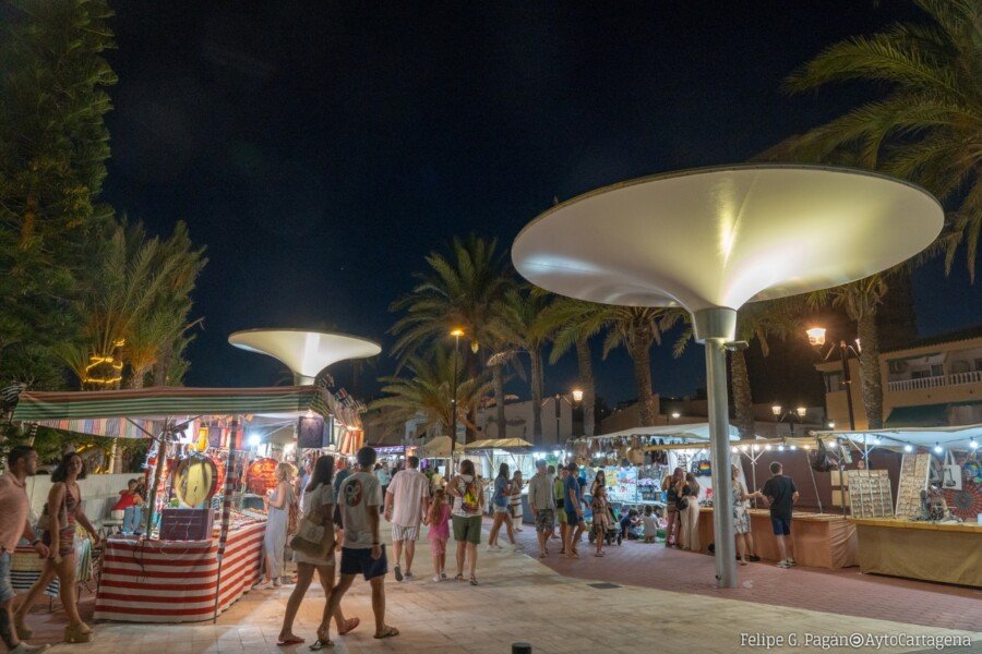 El mercadillo de artesanía vuelve a la plaza Bohemia de La Manga