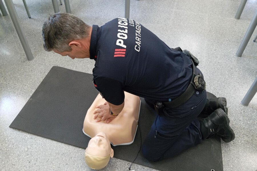 La ESPAC imparte un curso de primeros auxilios y manejo del desfibrilador para Policías Locales en Cartagena