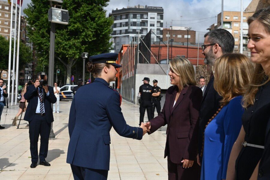 La Princesa de Asturias inicia en Cartagena una jornada de reconocimiento institucional en la Región