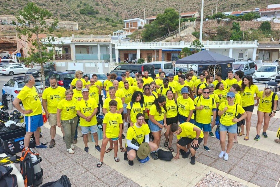 El Ayuntamiento apoya la V Macro Limpieza de Playas y Fondos Marinos en El Portús